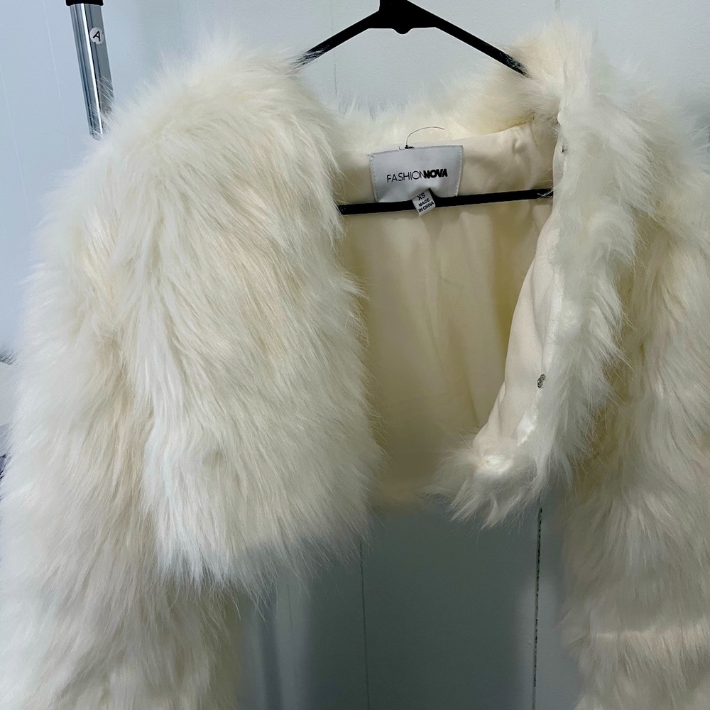 COPY - White Fashion Nova Cropped Fur Jacket Size XS